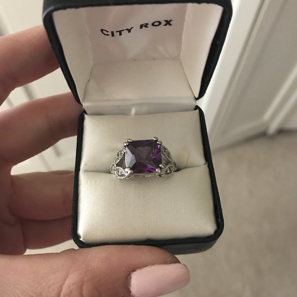 Statement Ring - Picture 3 of 4